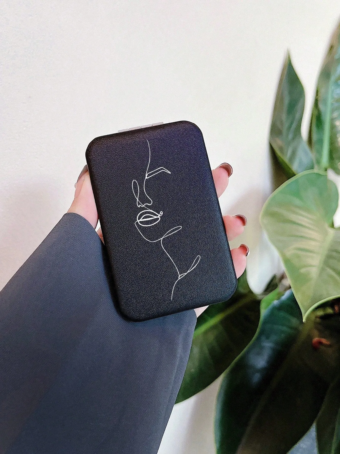 1pc Figure Graphic Foldable Mirror- FD ⚡