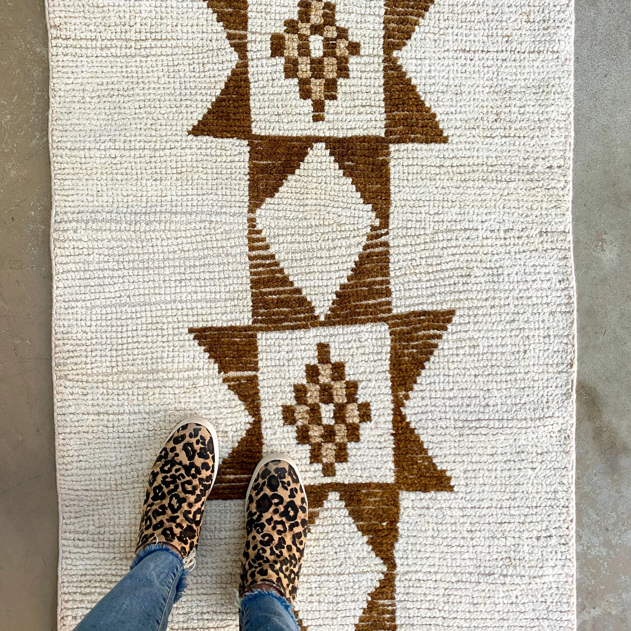4620 Handwoven Vintage Rug 2’8x11’2