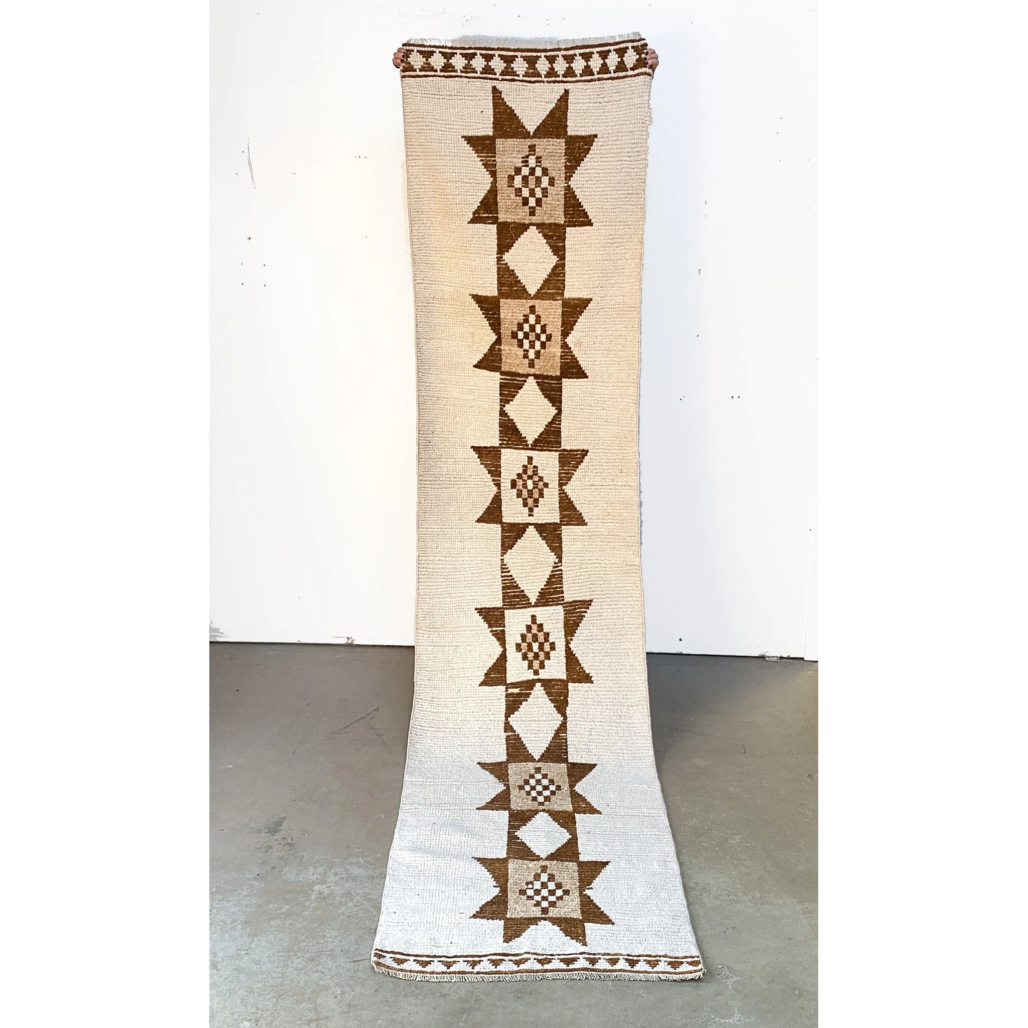 4620 Handwoven Vintage Rug 2’8x11’2
