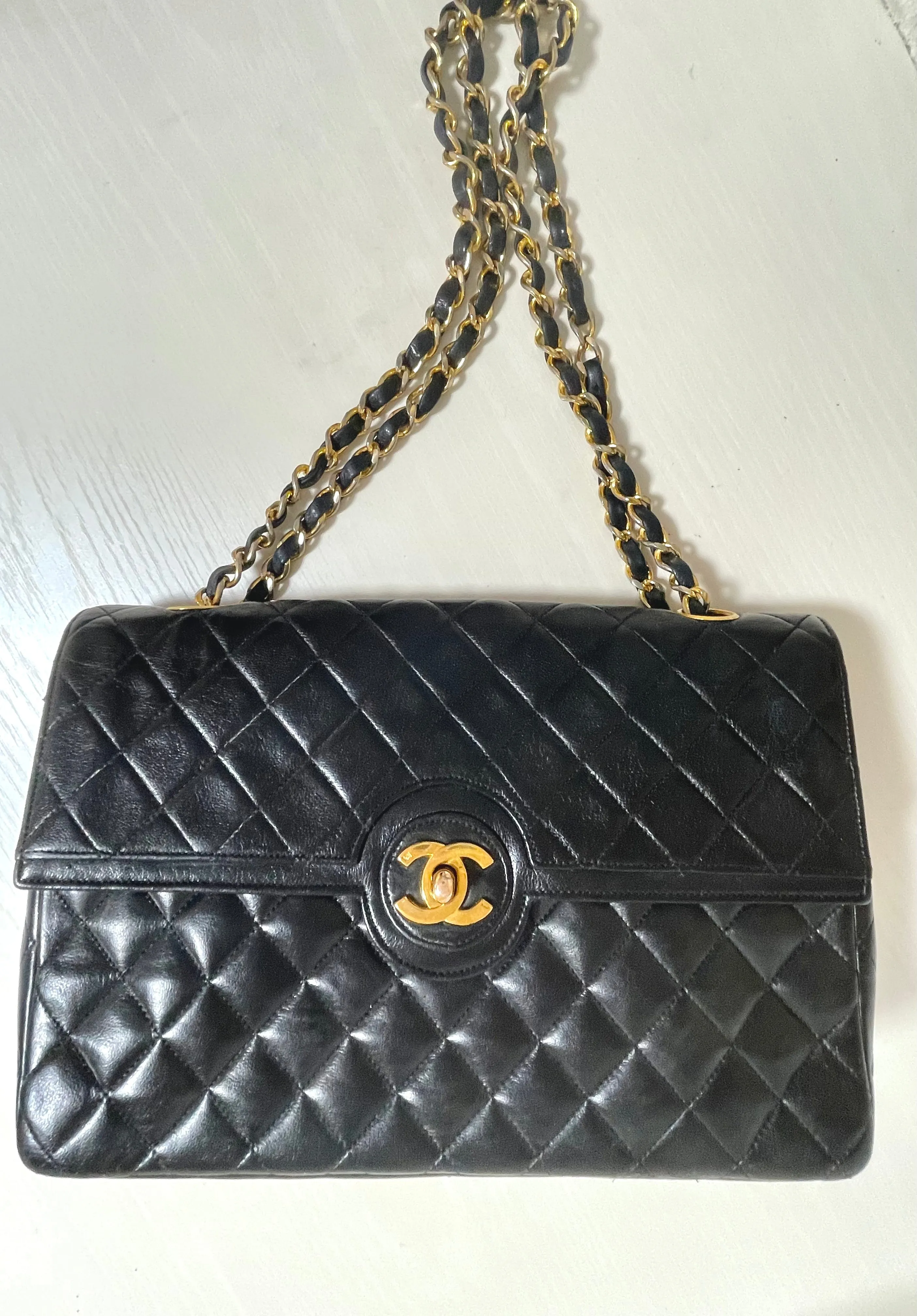 80's vintage Chanel black 2.55 shoulder bag with circle CC  flap design. Rare piece from the era. 0410283