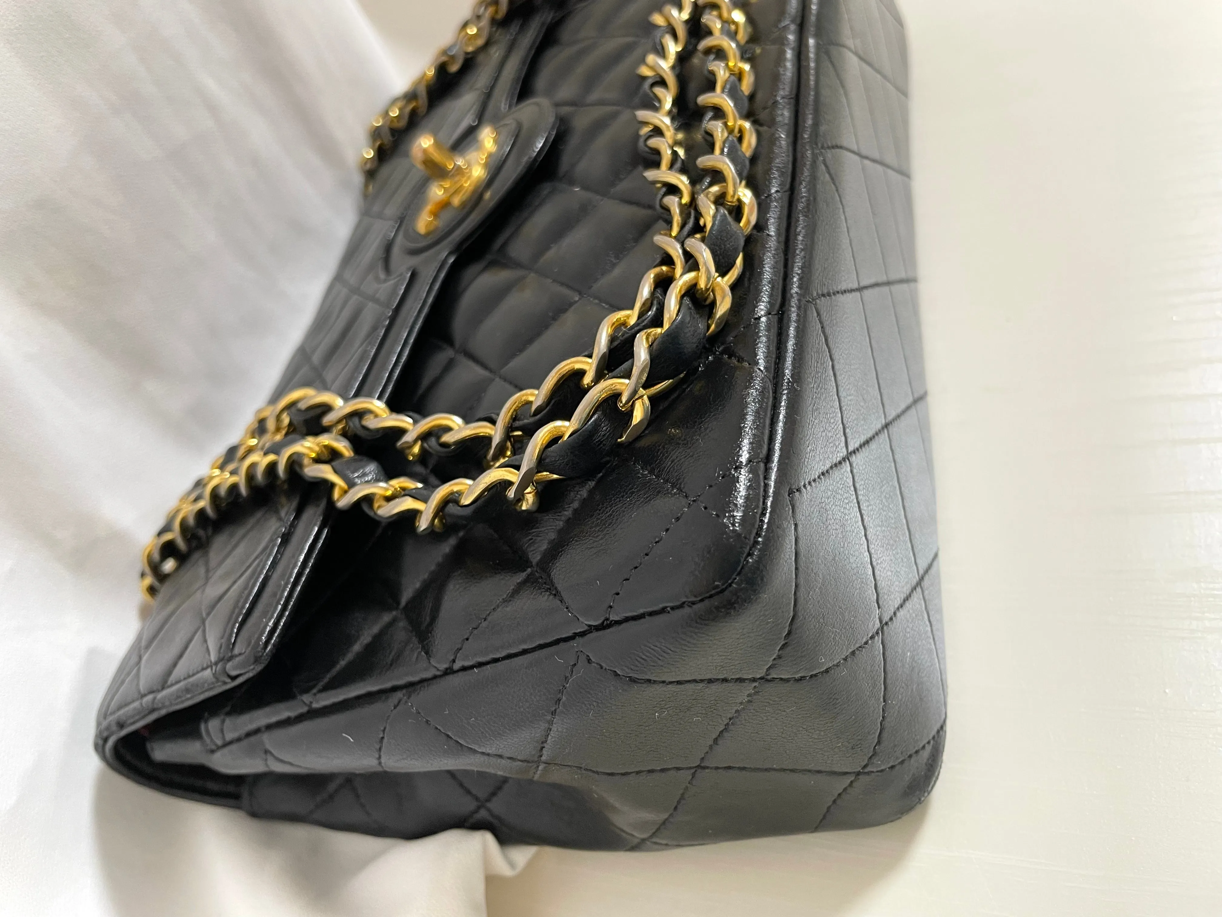 80's vintage Chanel black 2.55 shoulder bag with circle CC  flap design. Rare piece from the era. 0410283