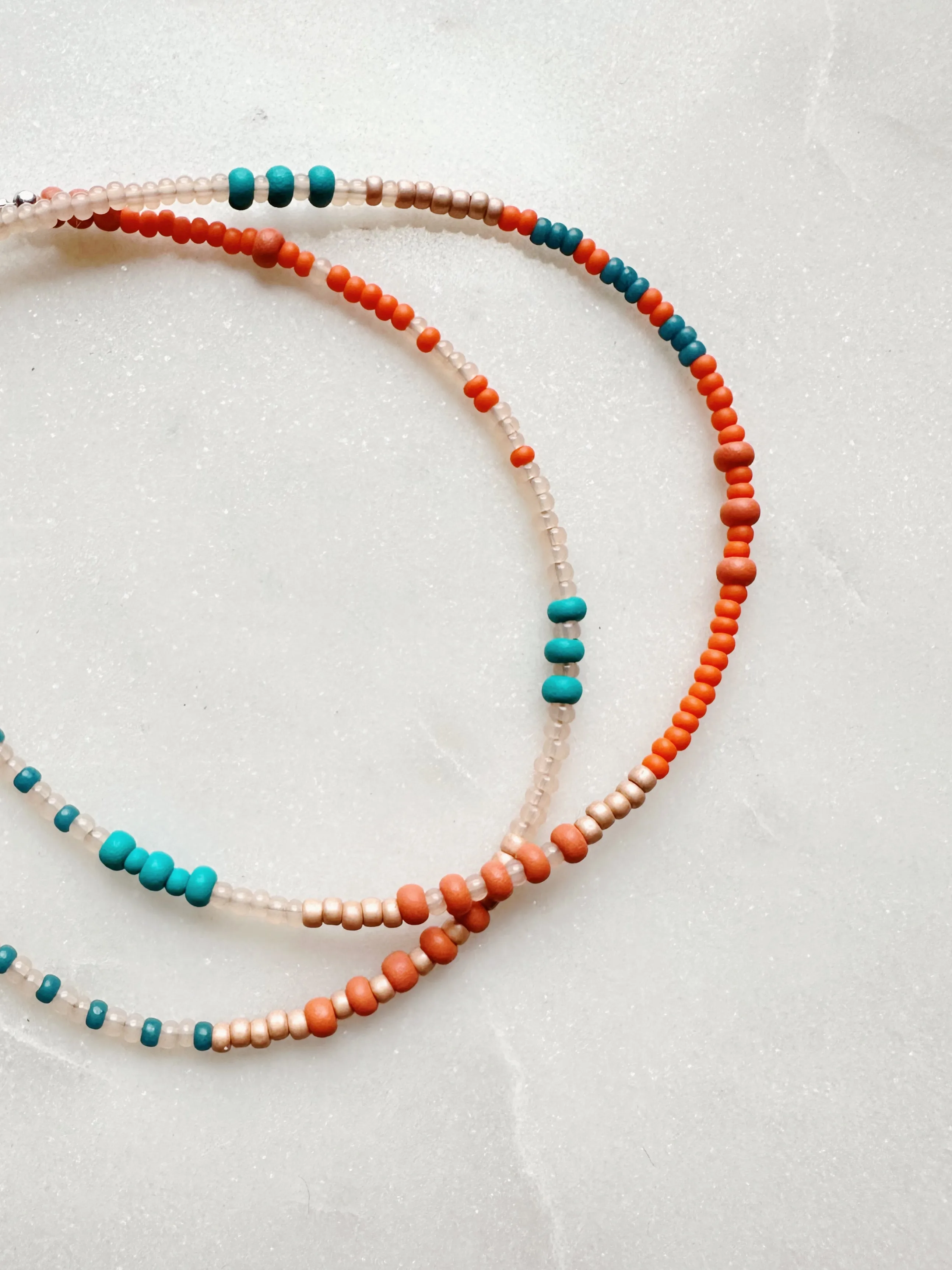 BEADED NECKLACE - ORANGE   TAN