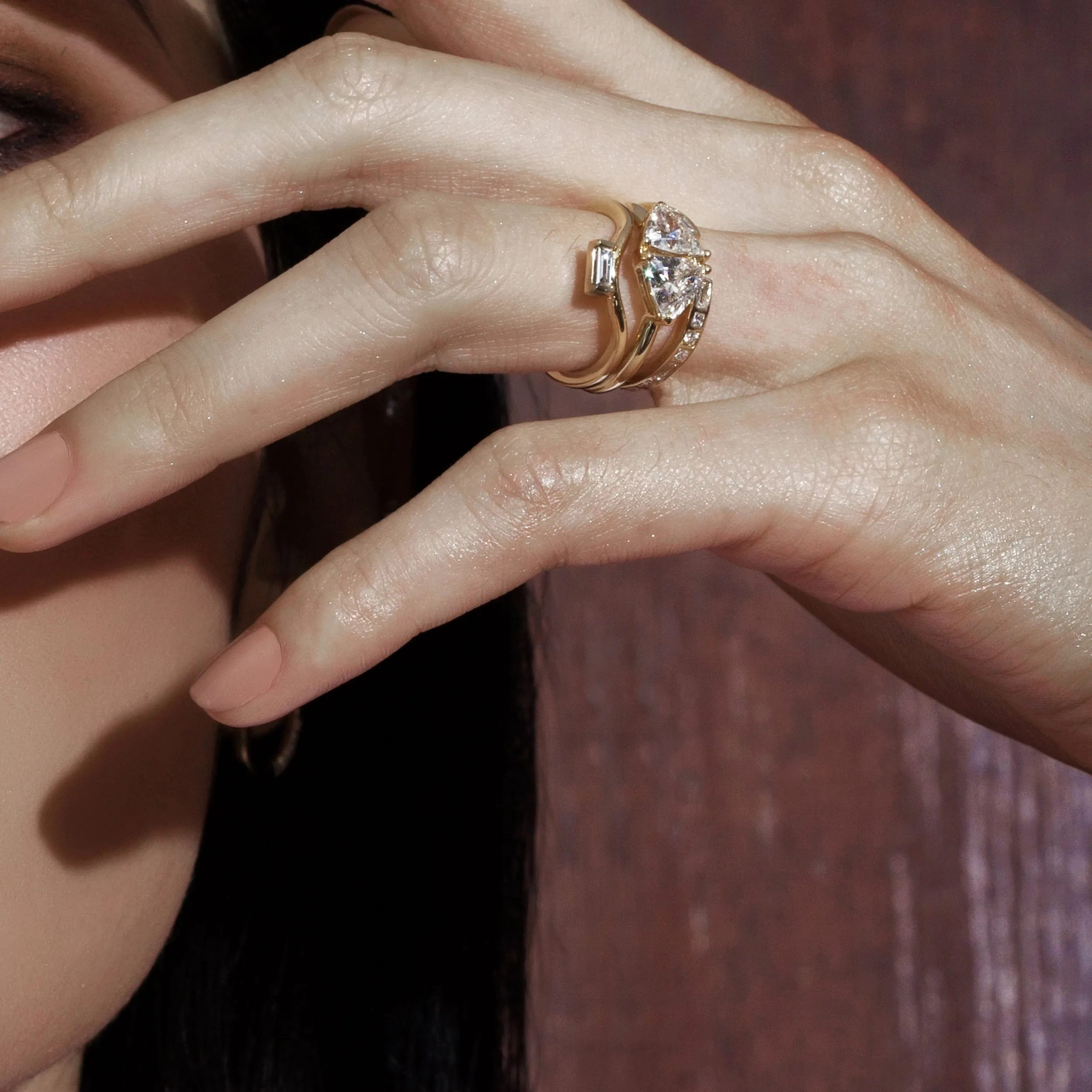 Curved Band With Baguette