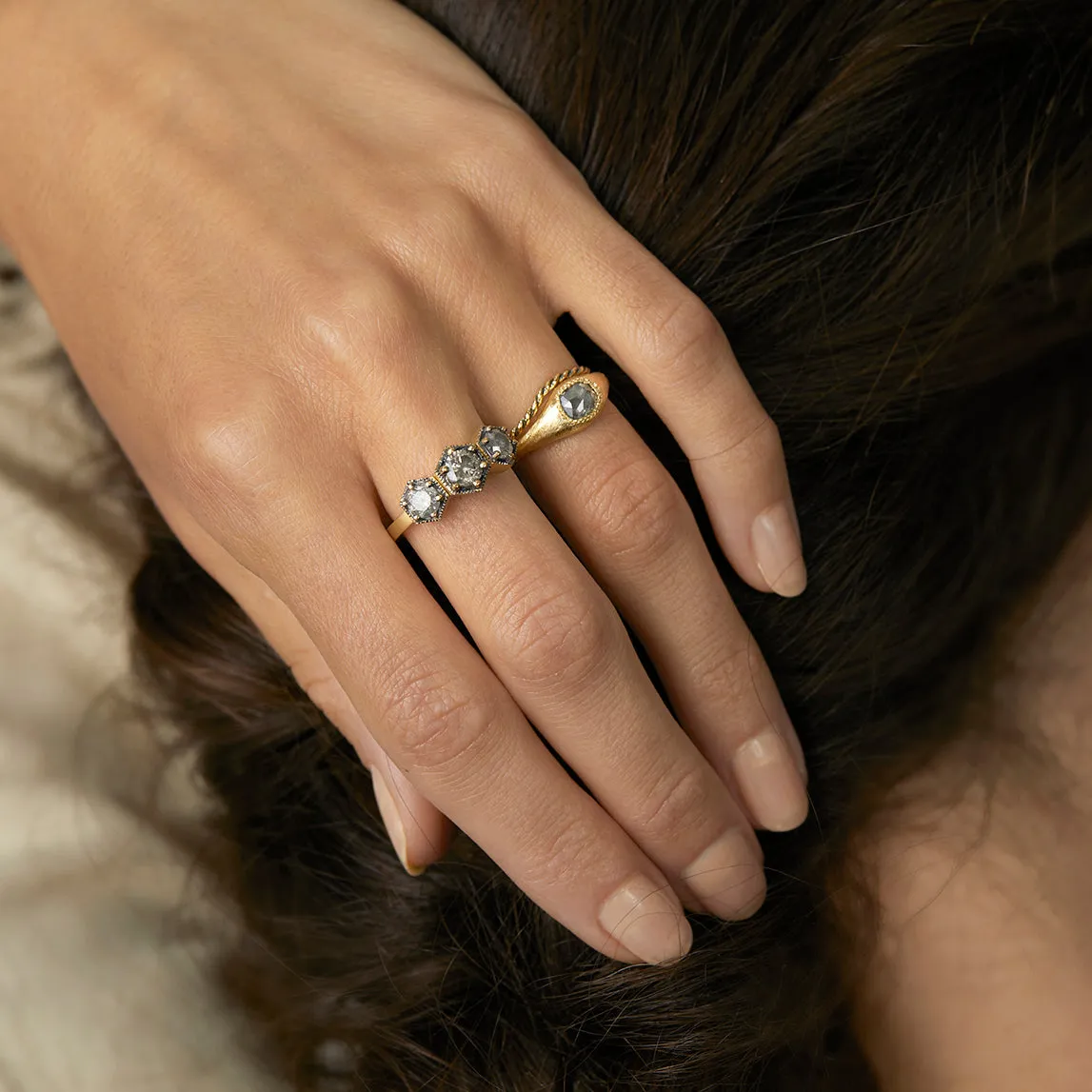 Curved Twisting Band | R27001