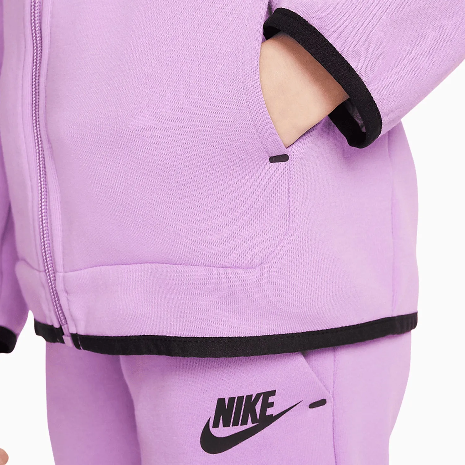 Kid's Sportswear Tech Fleece Outfit