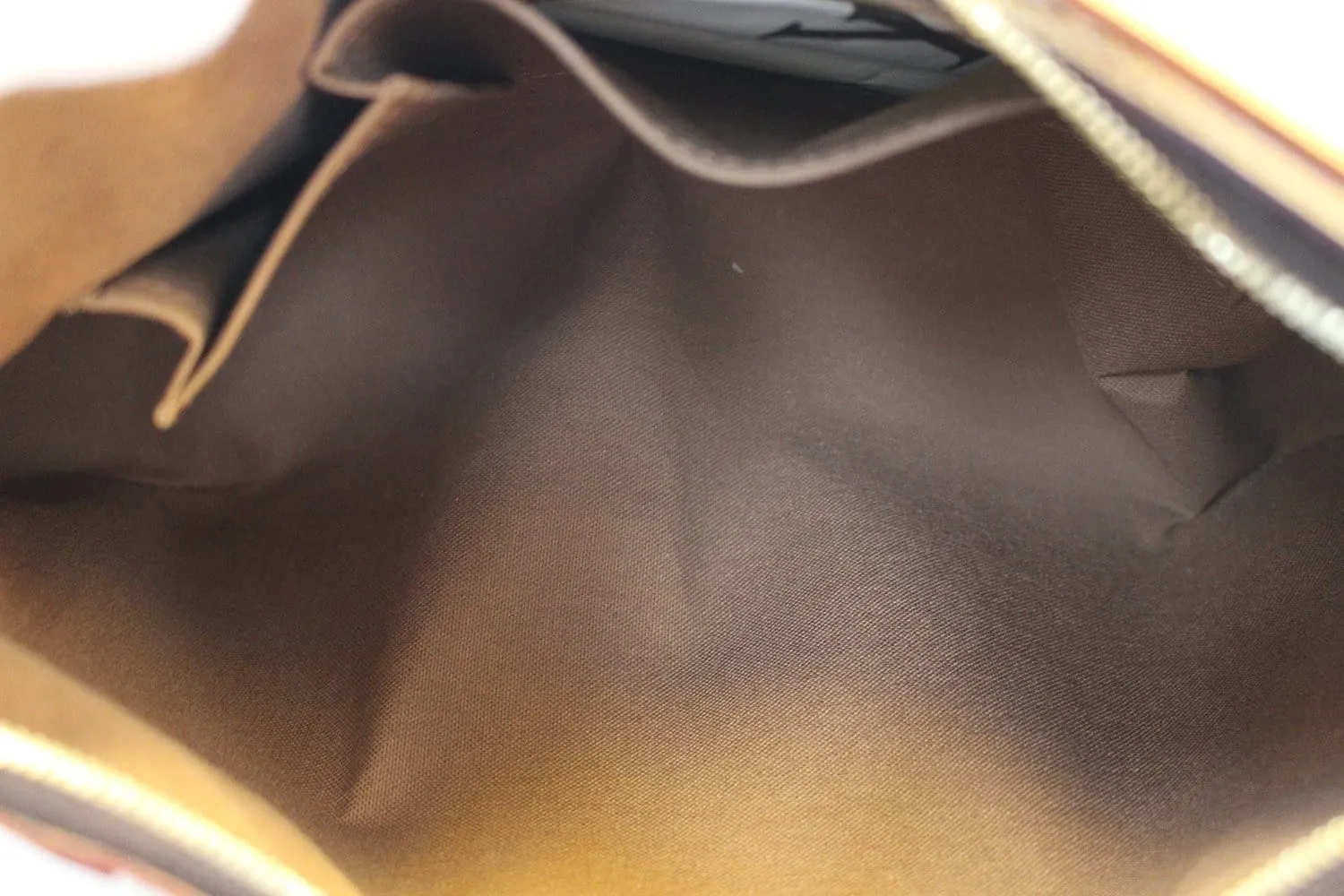 LOUIS VUITTON Monogram Thames GM Shoulder Bag