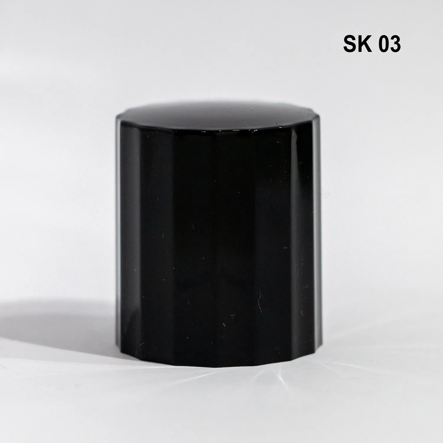 Perfume bottle cap with round chissel shape, black color | Glossy Finish x 500pcs