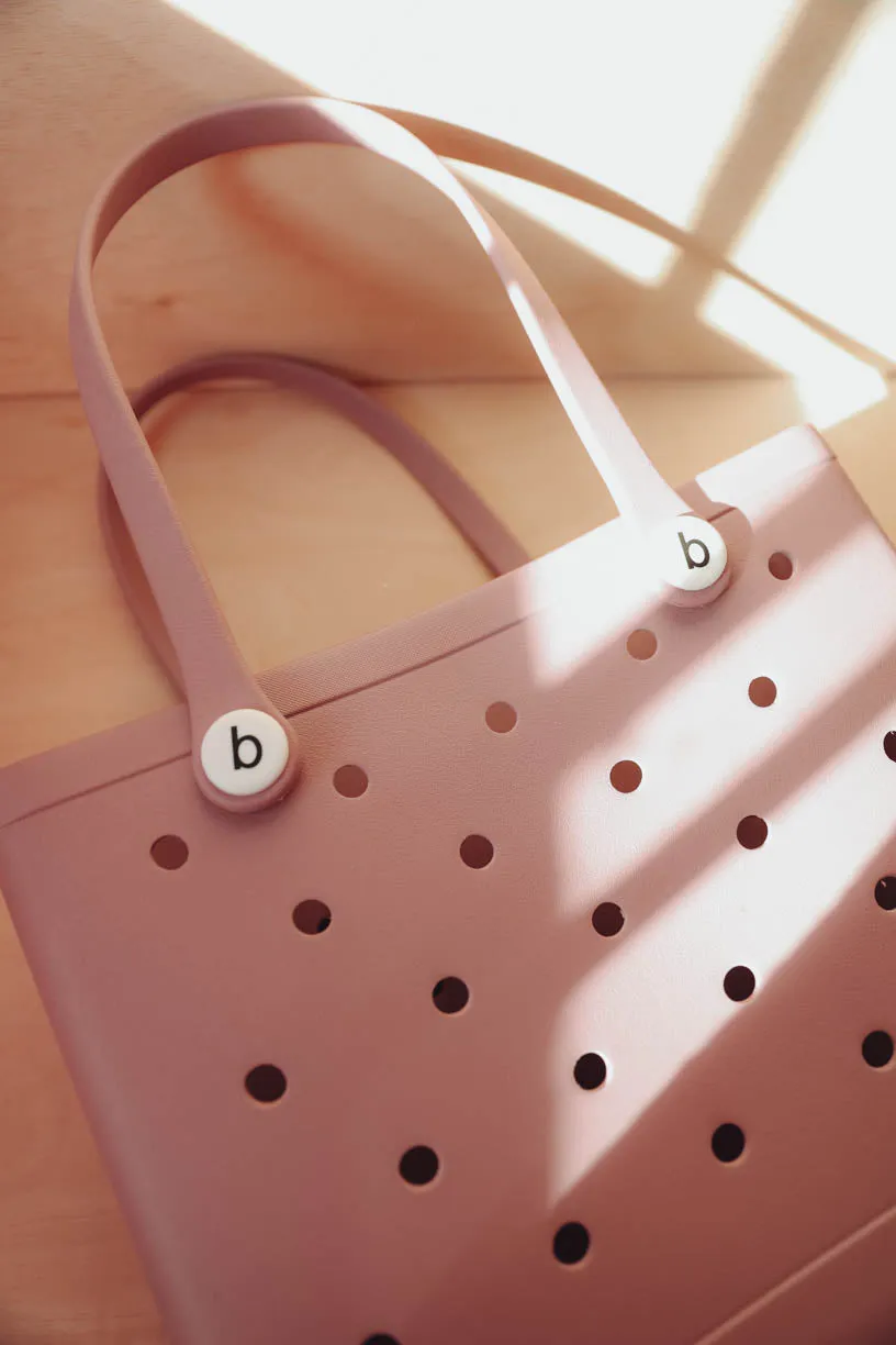 Rae: Down Bad Carry All Bag in Mauve
