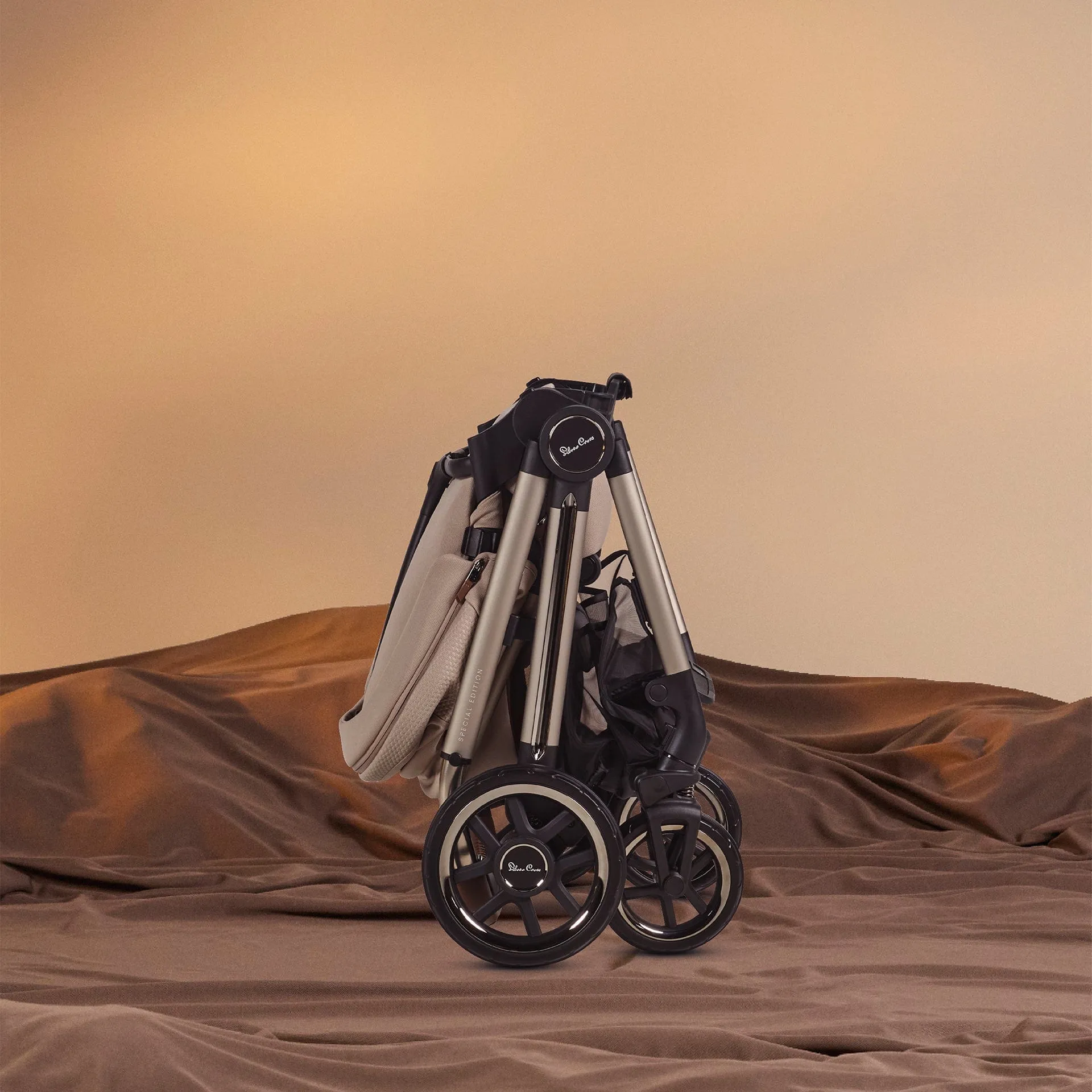 Silver Cross Reef 2 Special Edition Maxi-Cosi Travel System in Frappe
