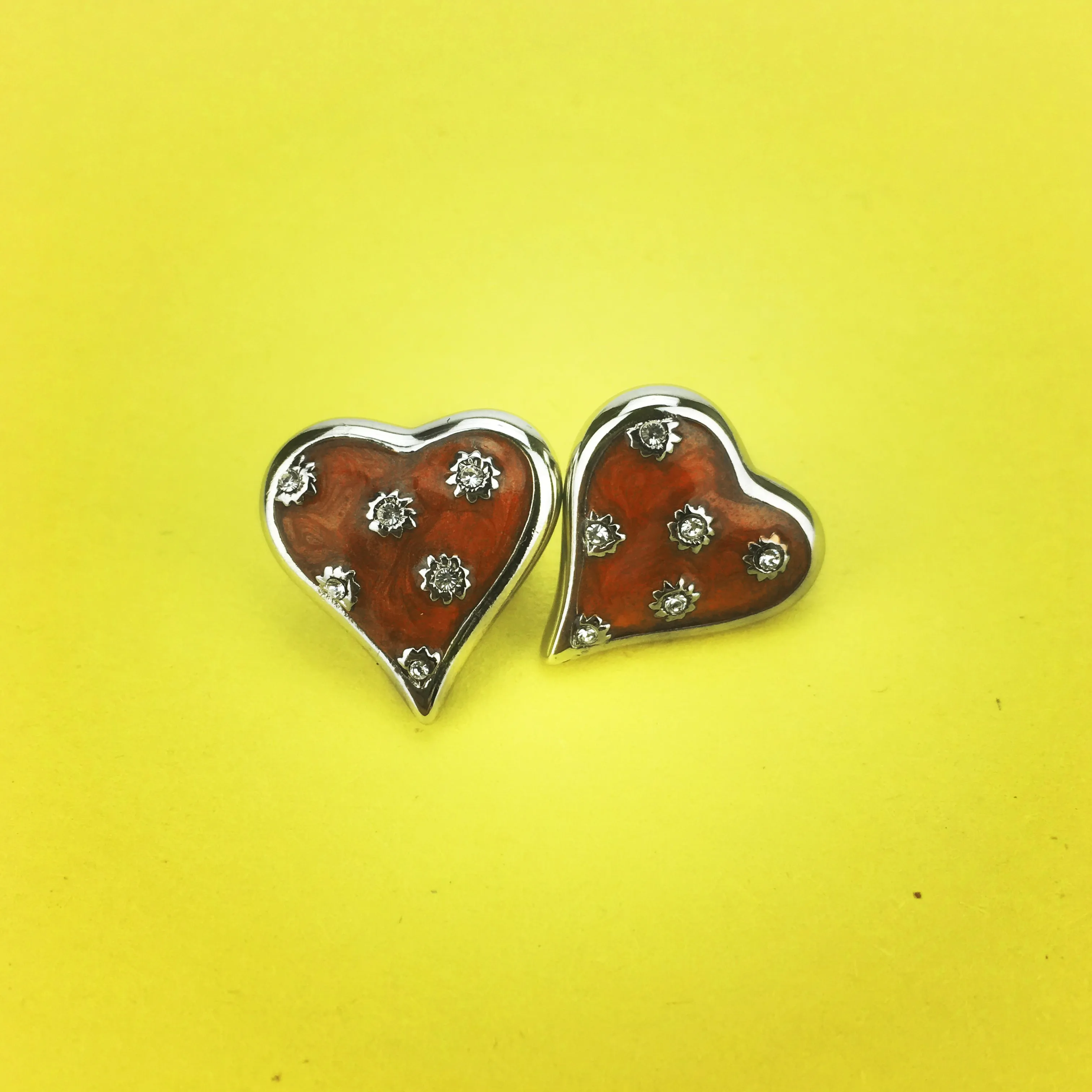 Silvertone Red Enamel Heart Clip
