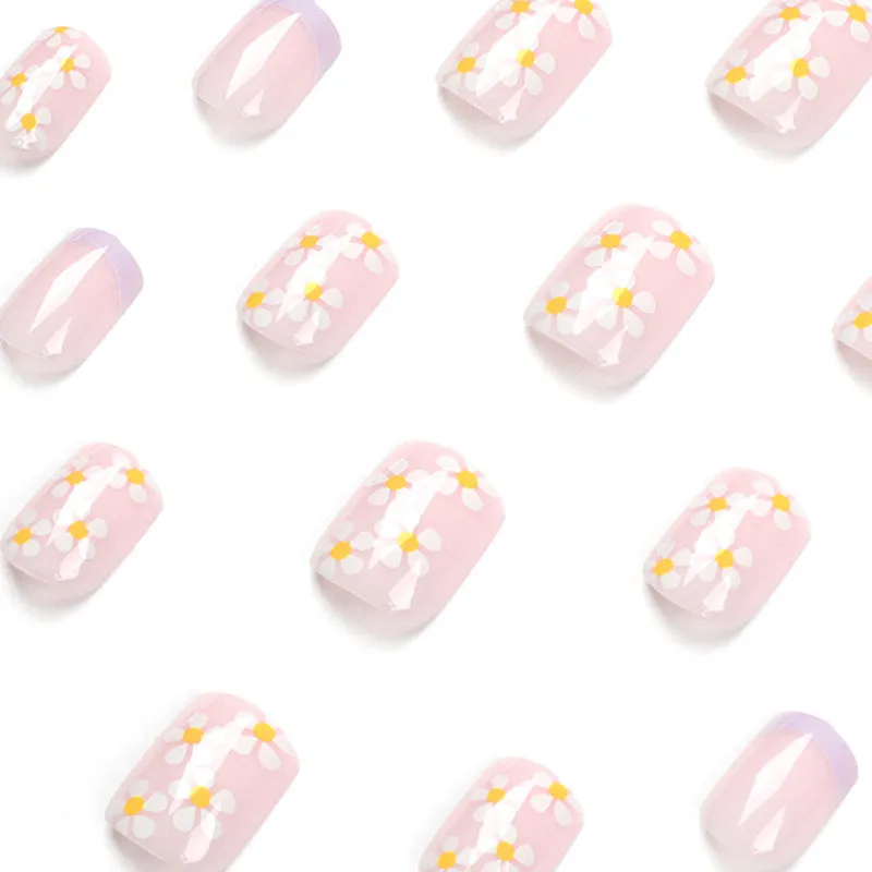 Square light purple french with daisy