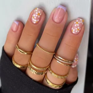 Square light purple french with daisy