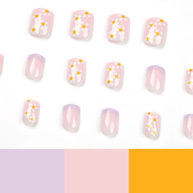 Square light purple french with daisy