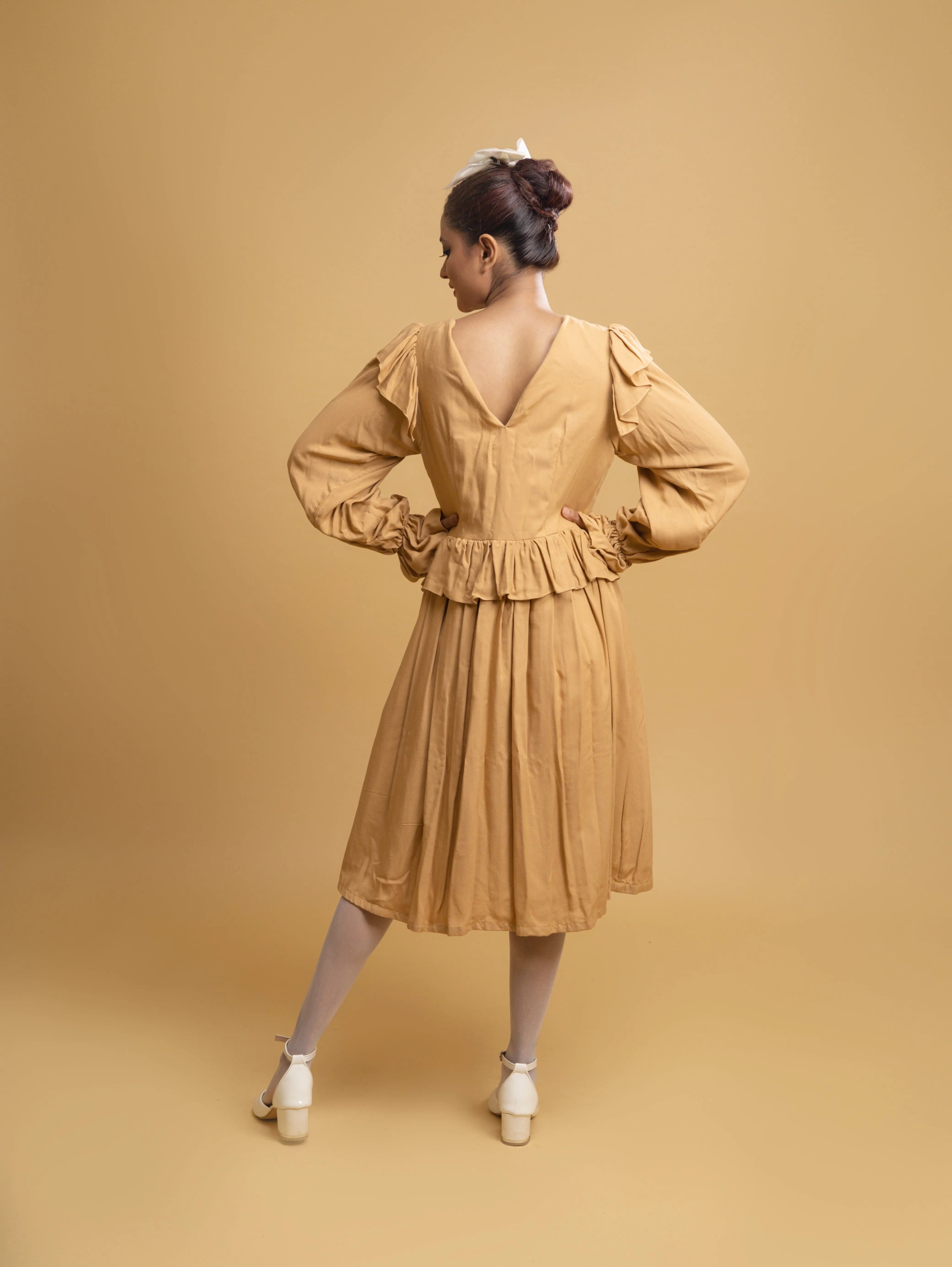 TAN OVERLAP LAYER ROBE