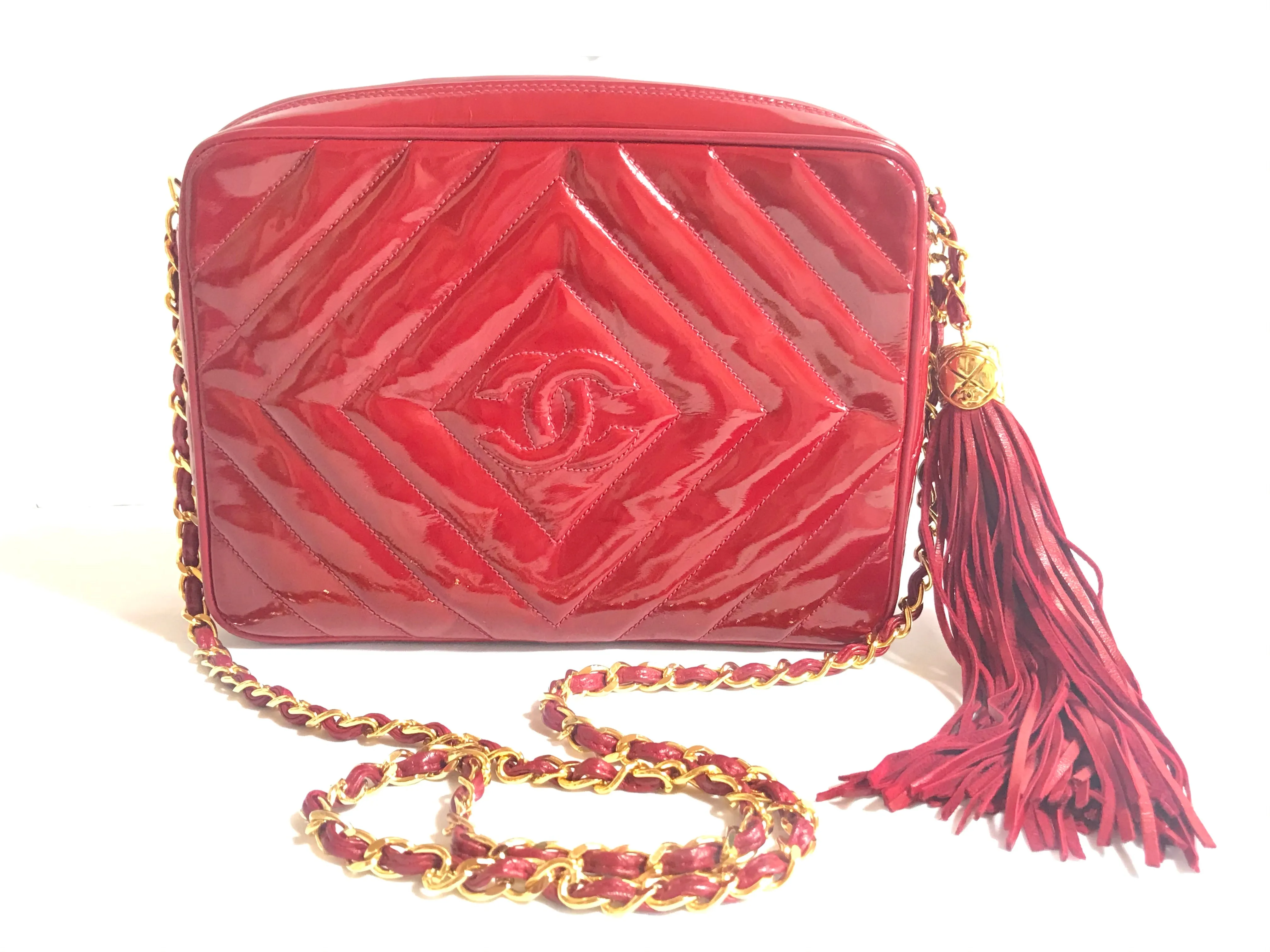 Vintage CHANEL lipstick red patent enamel shoulder bag, camera bag with CC mark and fringe. Rare diamond, diagram, chevron stitch. Glossy.