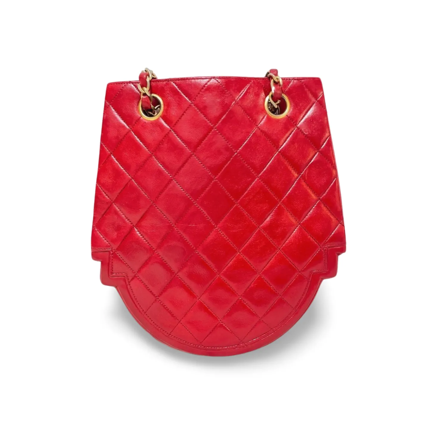 Vintage Chanel red lambskin chain shoulder bag with CC mark and gold chain in rare and unique round shape. 060723ac3