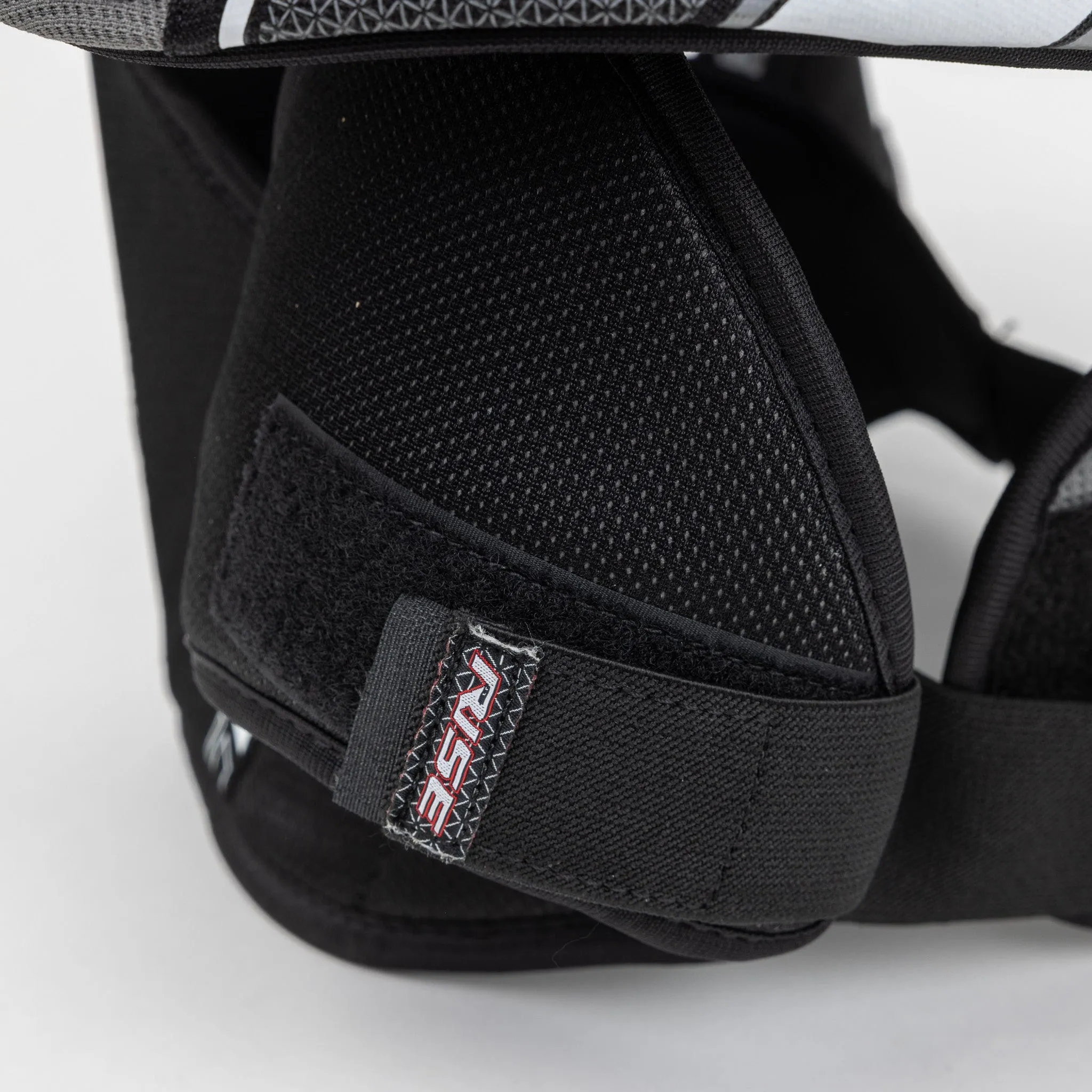 Warrior Rise Senior Hockey Shoulder Pads